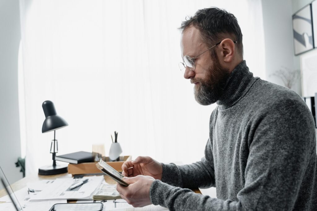 5 Smart Strategies to Live Below Your Means and Build a Strong Emergency Fund in 2025